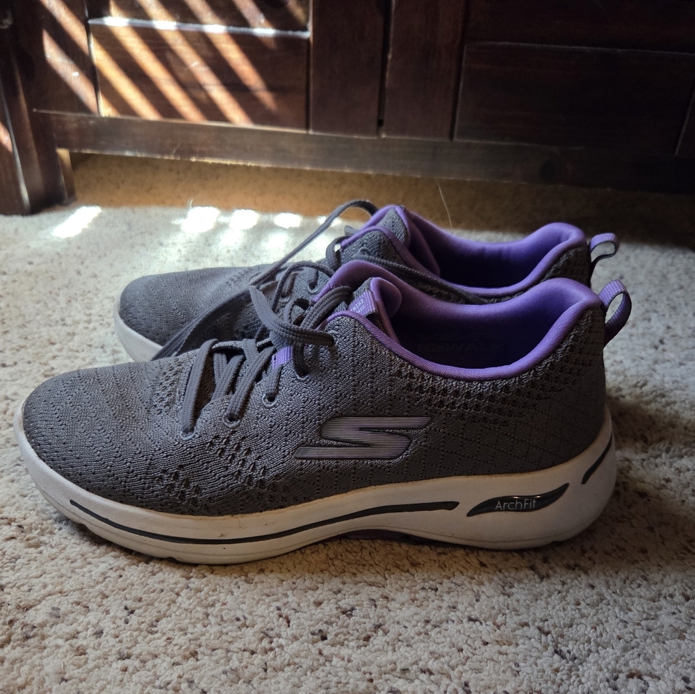 Skechers Women's ArchFit Sneakers Sz 8